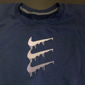 Embroidered Nike triple swoosh crewneck
